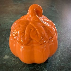 NWOT Ceramic Pumpkin Spice flavored Candle